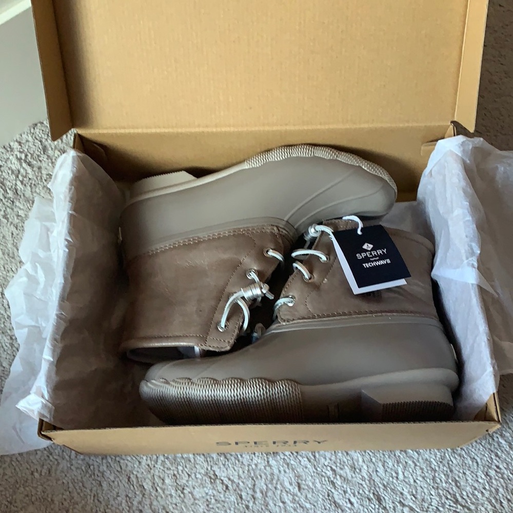 NWT Sperry Saltwater Starlight Dove Boots Size 8